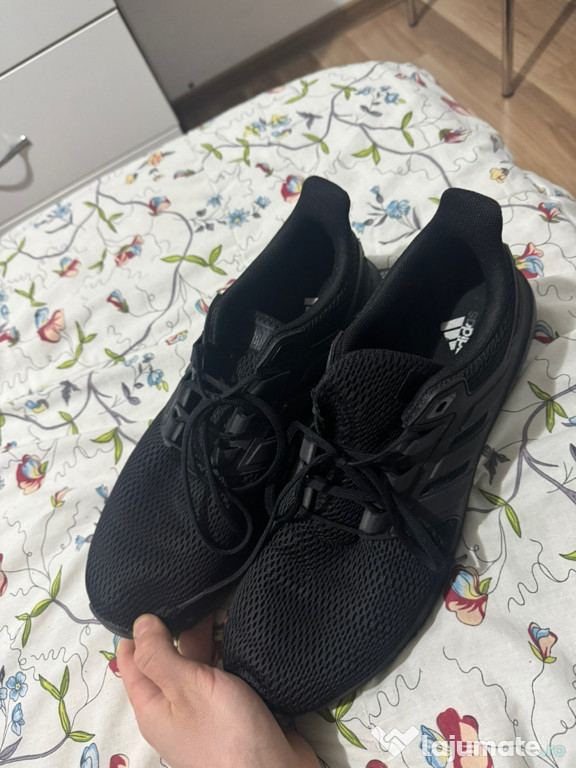 Vand adidasii, firma adidas