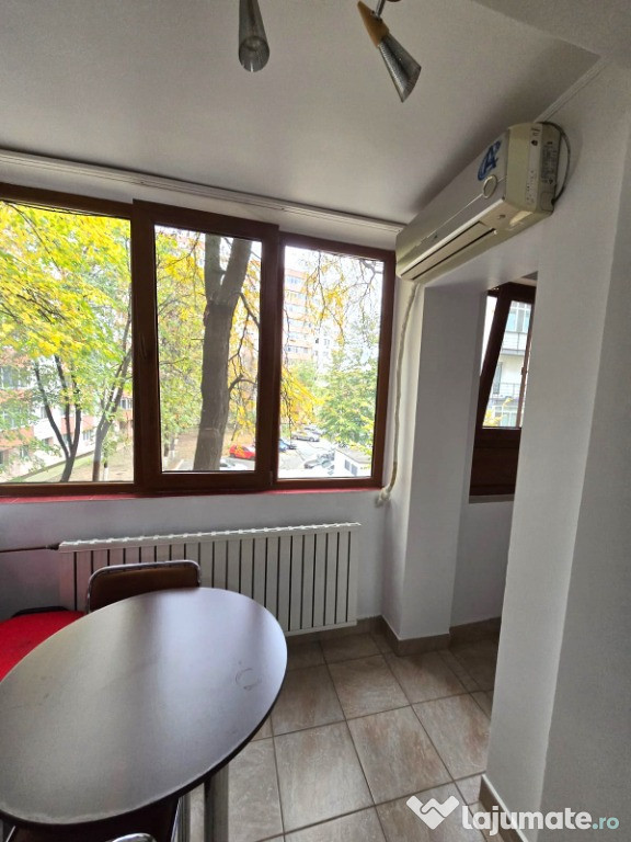 Garsonieră utilată, cu birou, 2 stații de Eroii Revoluției, Sector 5