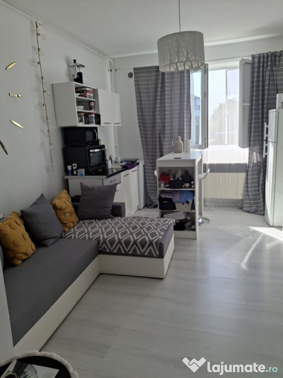 Vânzare garsonieră 35000 € negociabil.