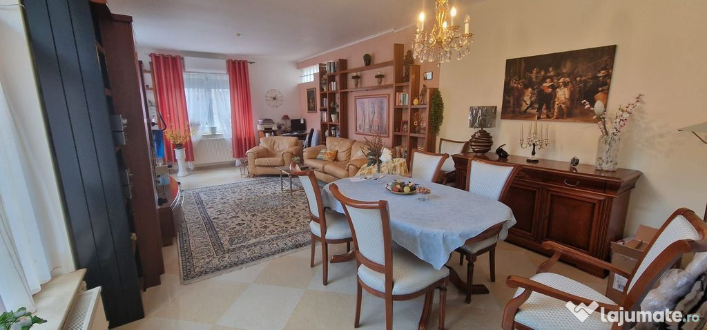 Casă / Vilă cu 5 camere de vânzare în zona Central