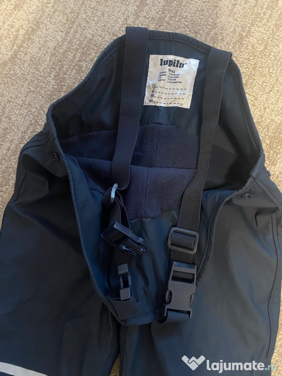 Pantaloni pentru ploaie