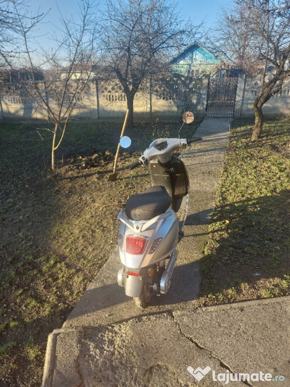 Scuter electric Vespa