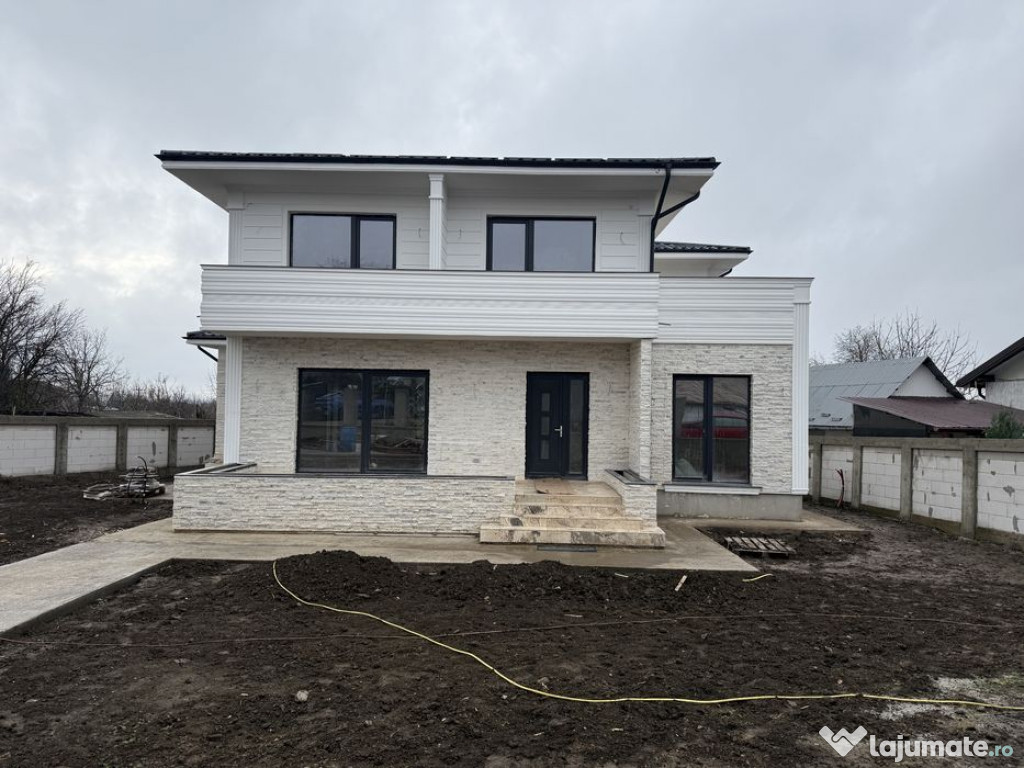 Aroneanu VILA LUX SU=246 TEREN 750mp zona centrala