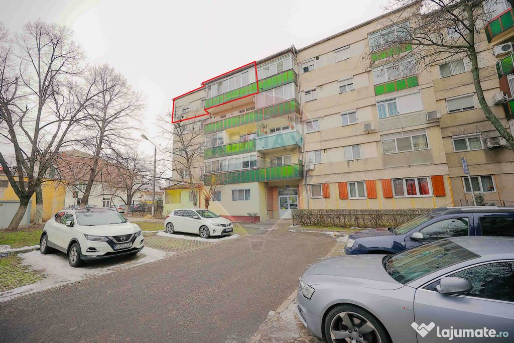 Apartament cu 4 camere, de vânzare în zona Rogerius
