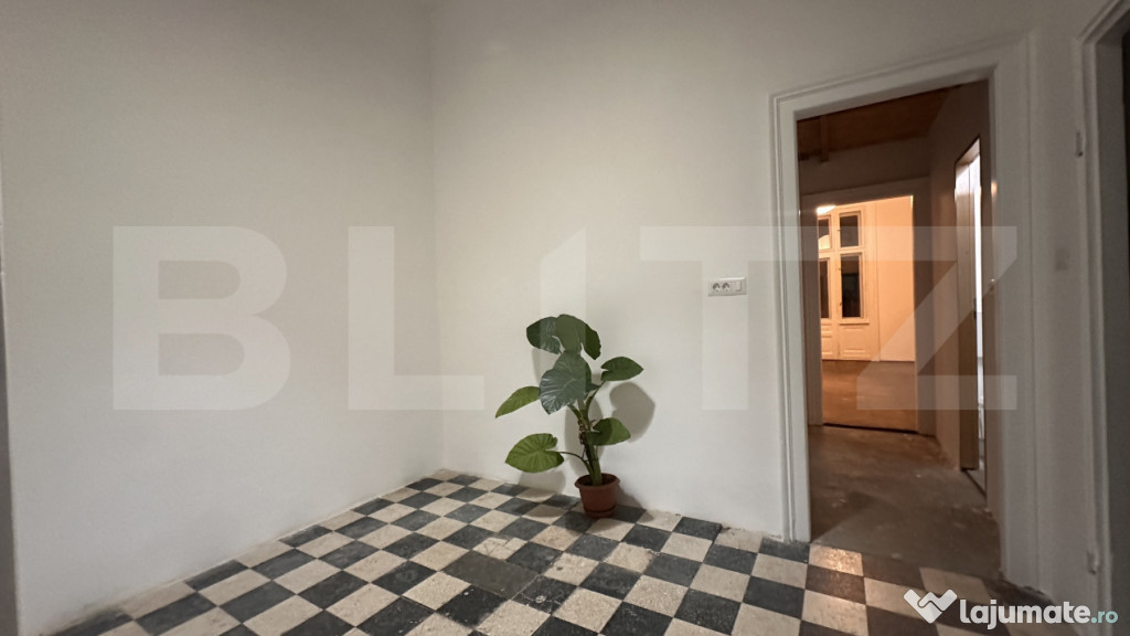 Apartament ultracentral cu o cameră, terasa de 38mp și bal