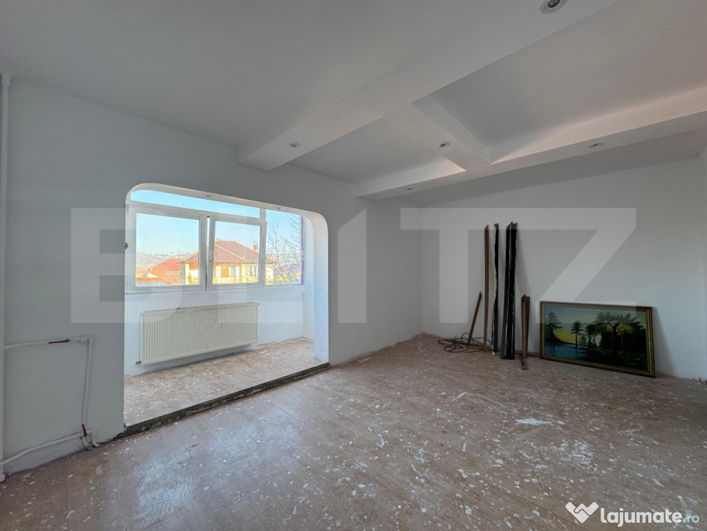 Apartament 3 camere, decomandat - zona Velenta