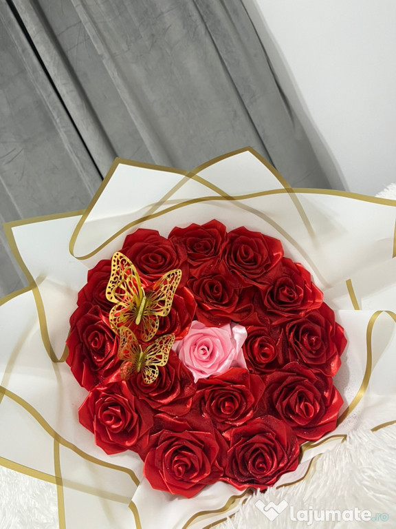 Buchet trandafiri satin