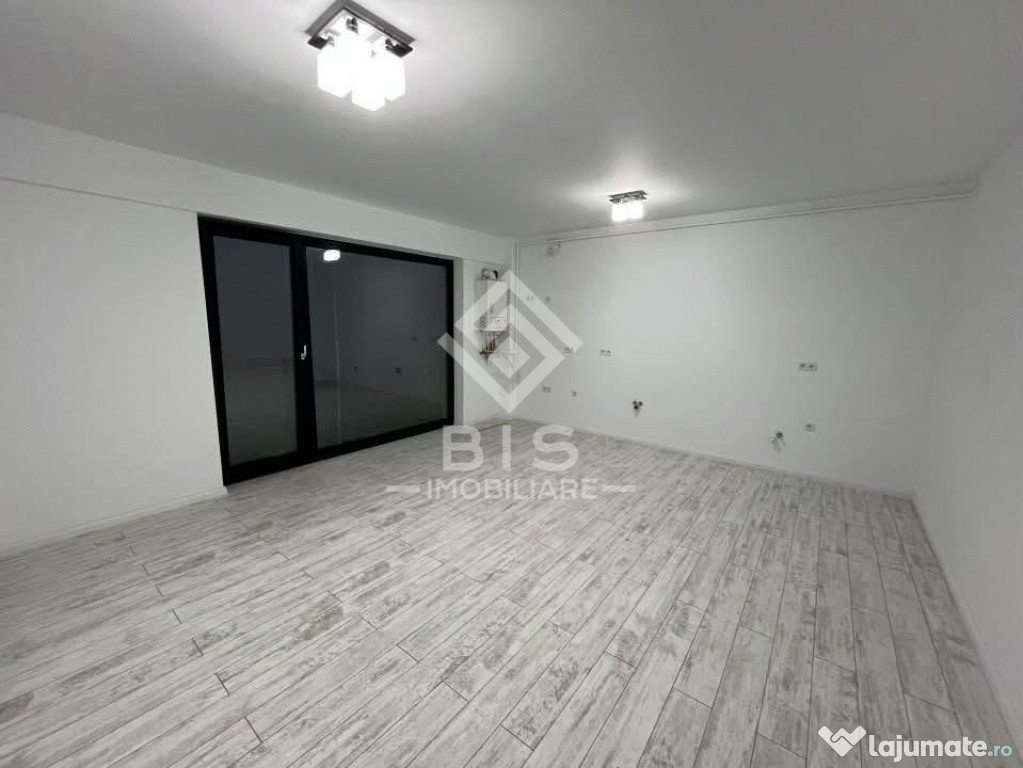 Apartament 3 camere de vanzare.