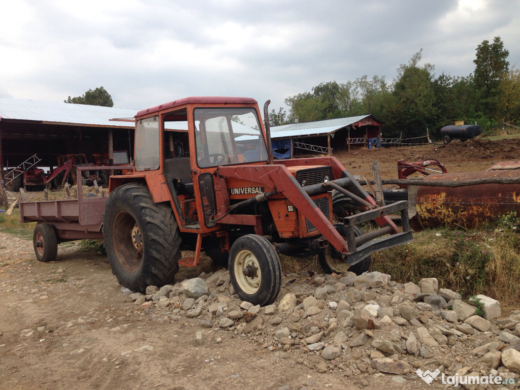 Tractor universal 640 cu încărcător