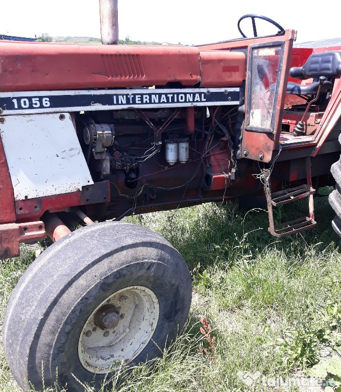 Dezmembrez tractor internațional 1056