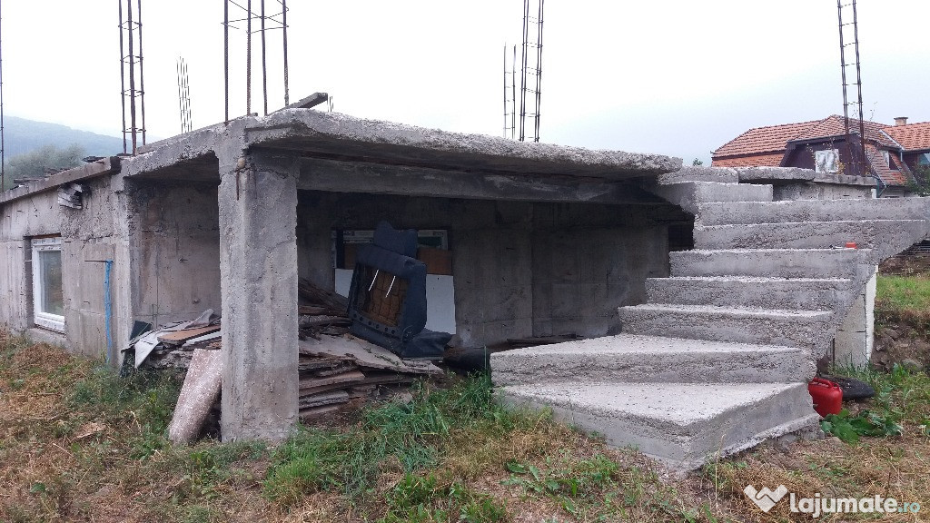Teren intravilan de 2600mp cu constructie malnas bai