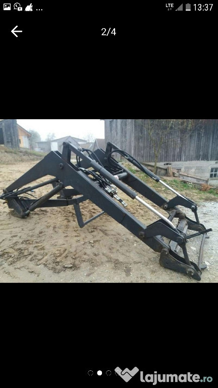 Încărcător frontal