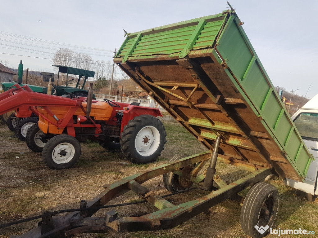 Remorca agricola de Megidia cu carte