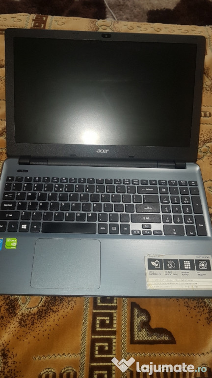 Laptop Acer Aspire E5-571G-33V0 cu procesor Intel® Core™ i3-