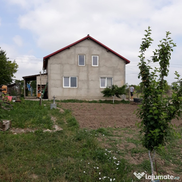 Casa la tara 45 de km de Mireasa, Constanta