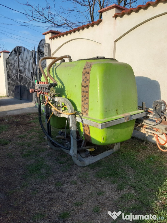 Statie de erbicidat dupa tractor