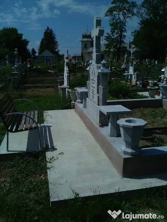 Cavouri monumente funerare
