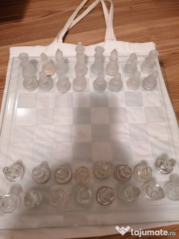 Set șah și table din sticlă