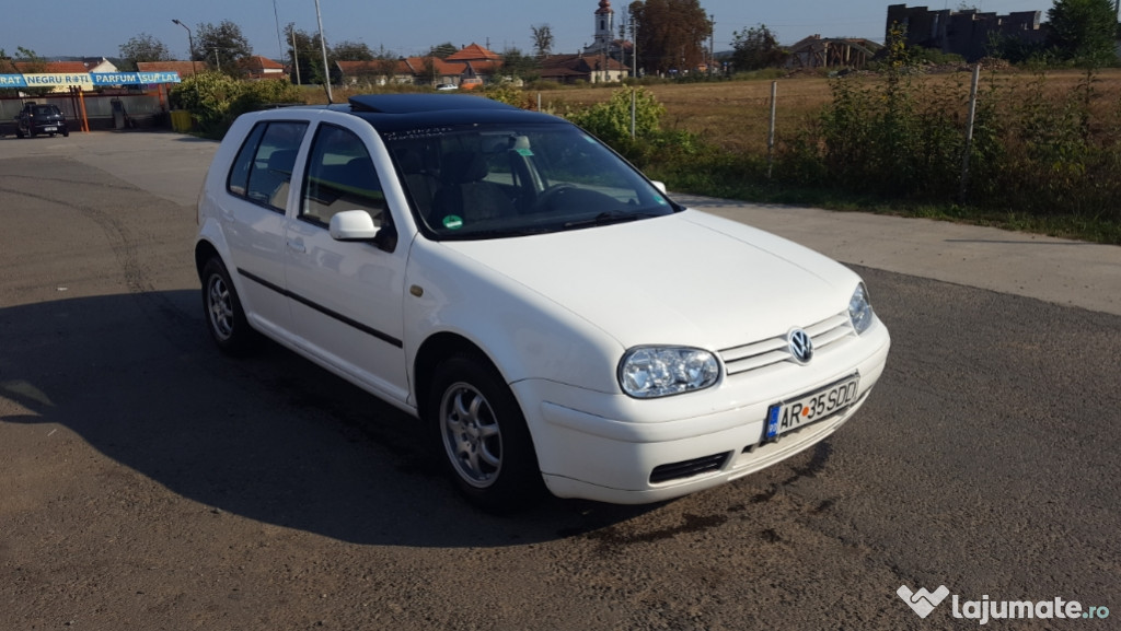Vw golf 4 benzină 1.6 sr înmatriculat.