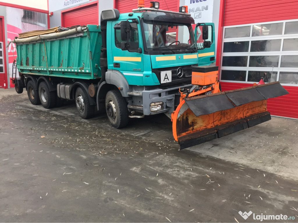 Camion 8x4 cu lama si sararita echipat