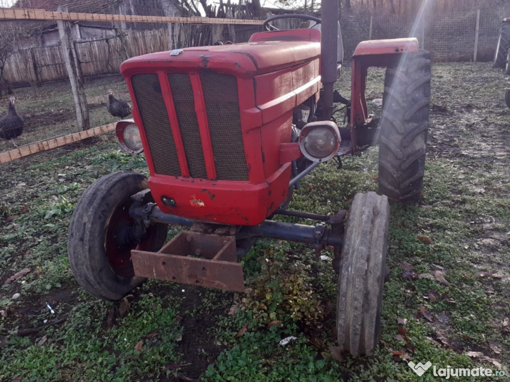 Tractor Universal 445