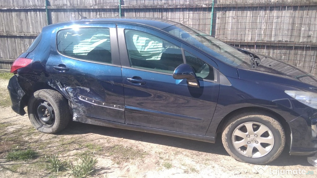 Peugeot 308 accidentat