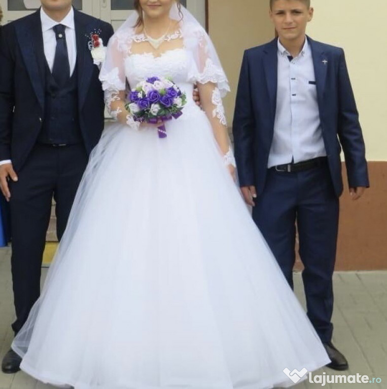 Rochie de mireasă și nașă