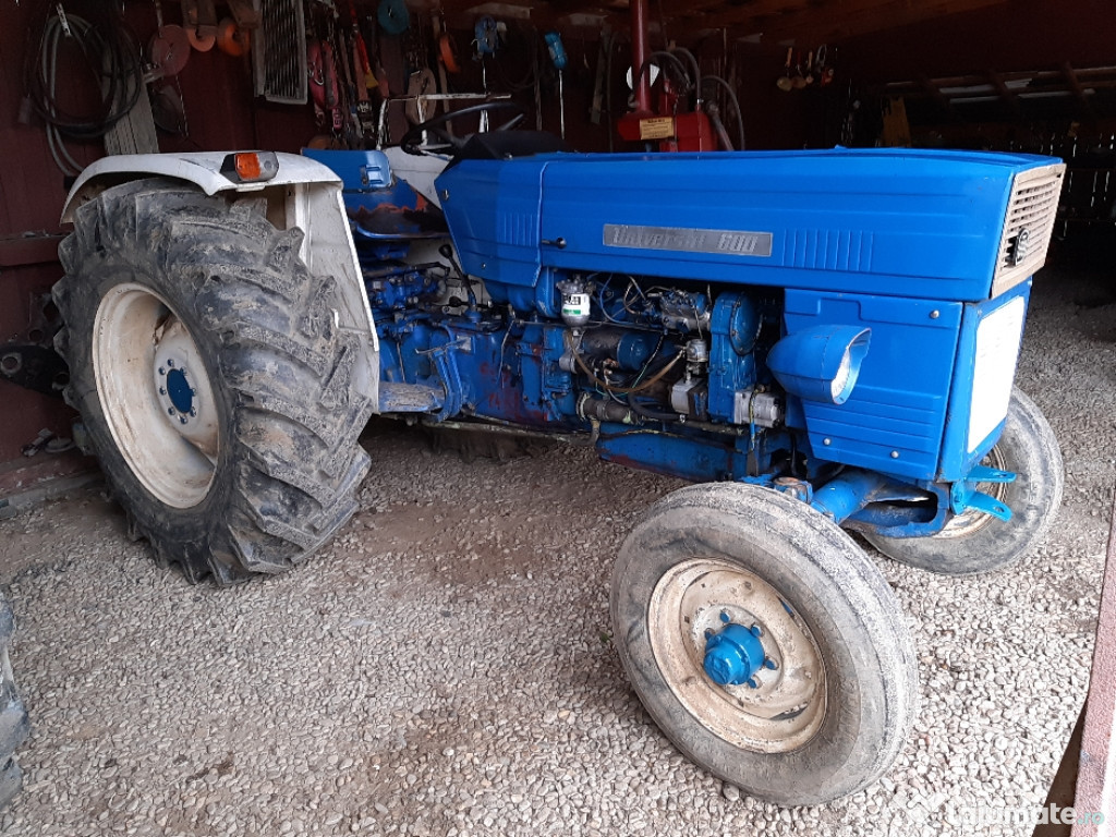 Tractor Universal 600, servo, 2 manete și ambreiaj pe priză
