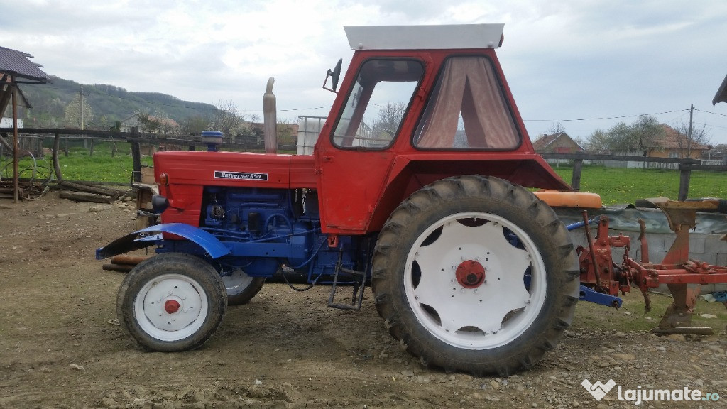 Tractor Universal U650