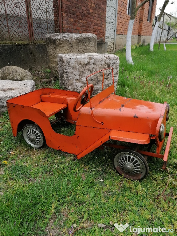 Mașinuța veche