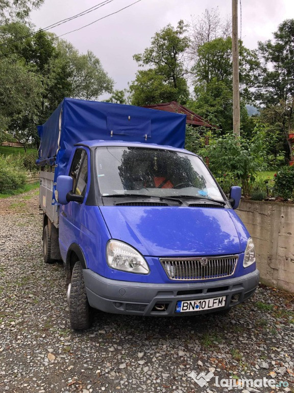 Camionetă 4x4.