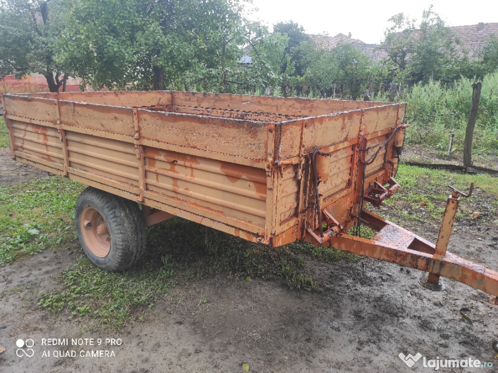 Remorca tractor basculabila