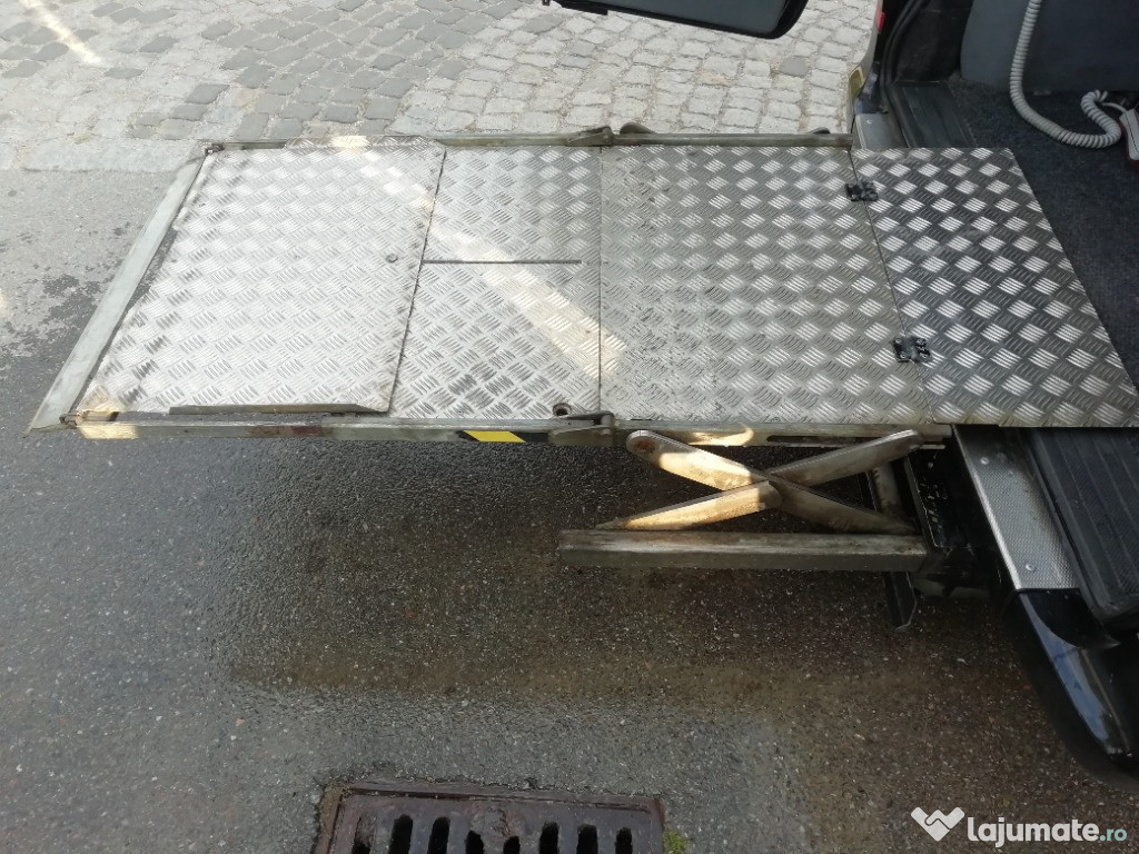 Lift / Rampa acces persoane cu dizabilitati