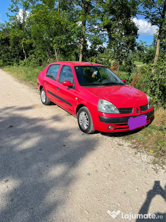 Mașină Renault clio