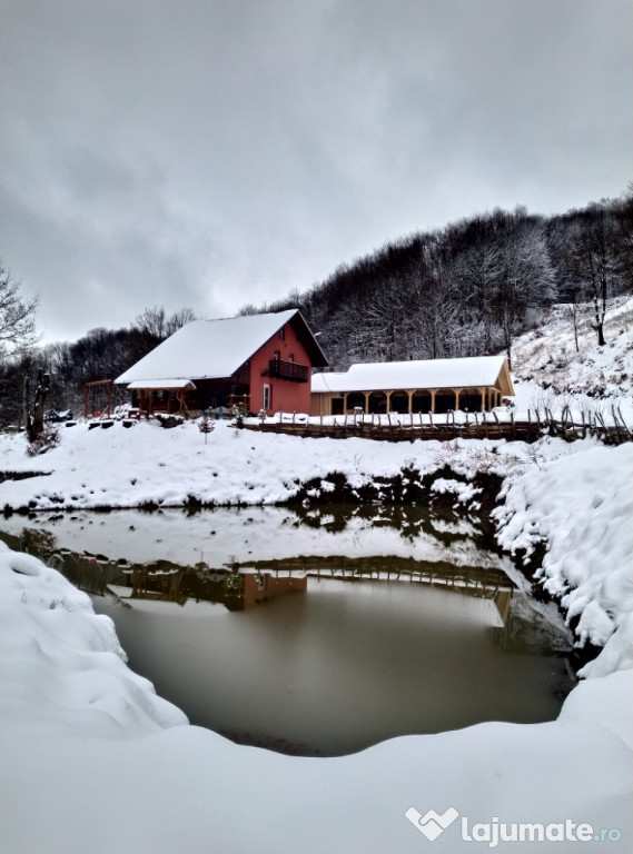 Cabană la munte cu ciubăr in Maramureș