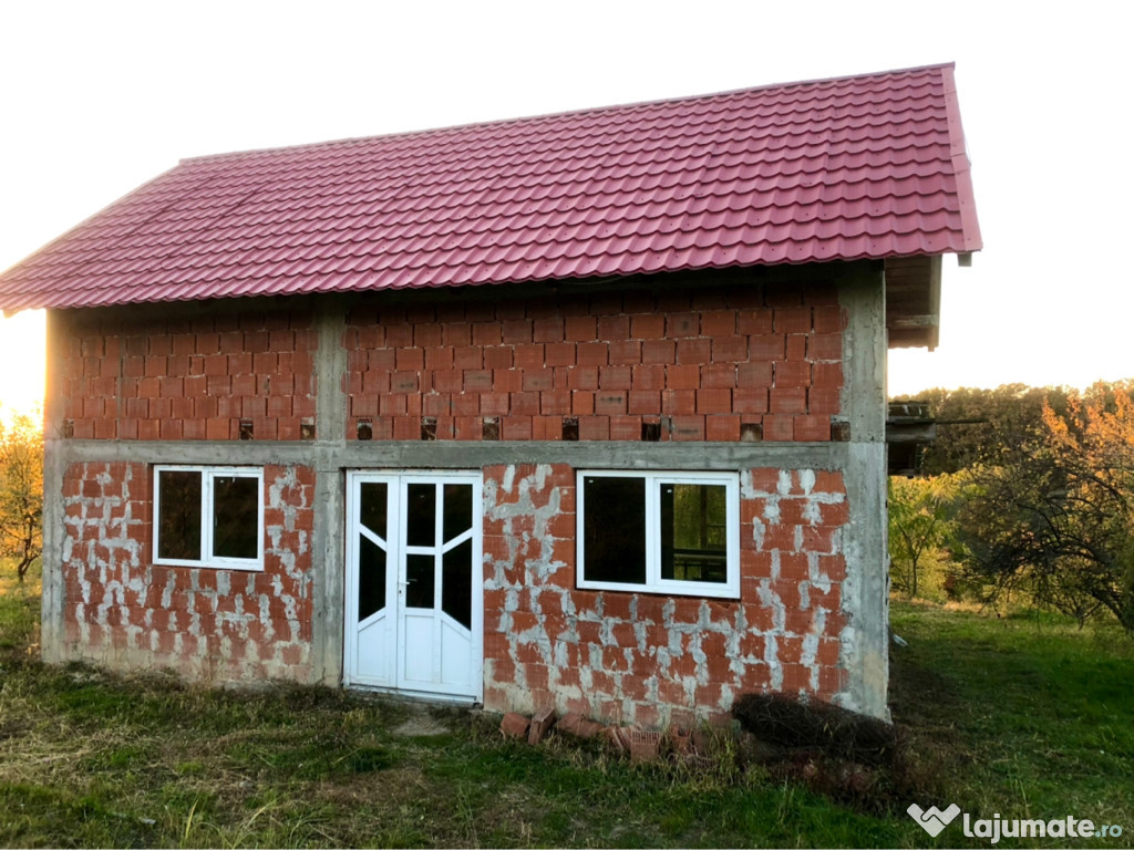 Casa in roșu P+M