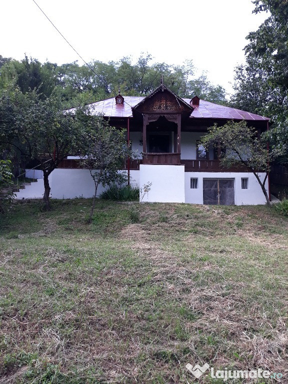 CASA IN PRAHOVA IN COMUNA CHIOJDEANCA