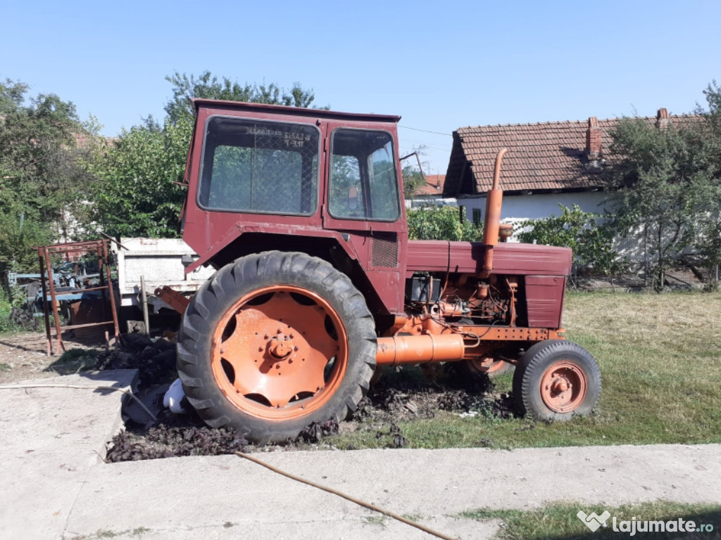 Tractor Universal 650