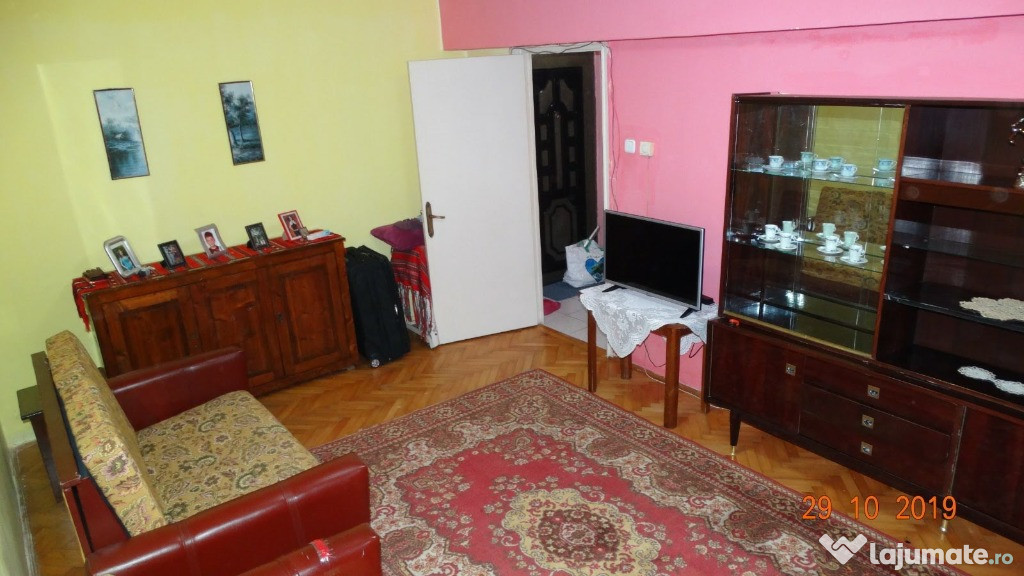 Închiriez apartament de 2 camere în Sighișoara