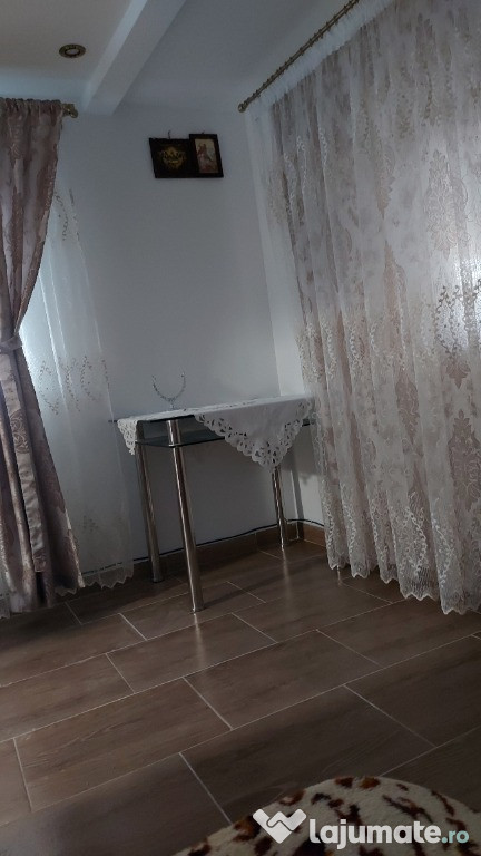 Casă la curte