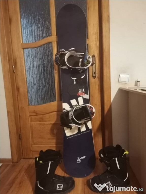 Vând Snowboard cu legături plus boots mărimea 45