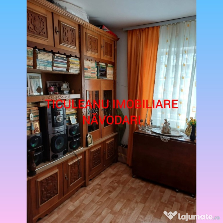 Vindem apartament in Navodari