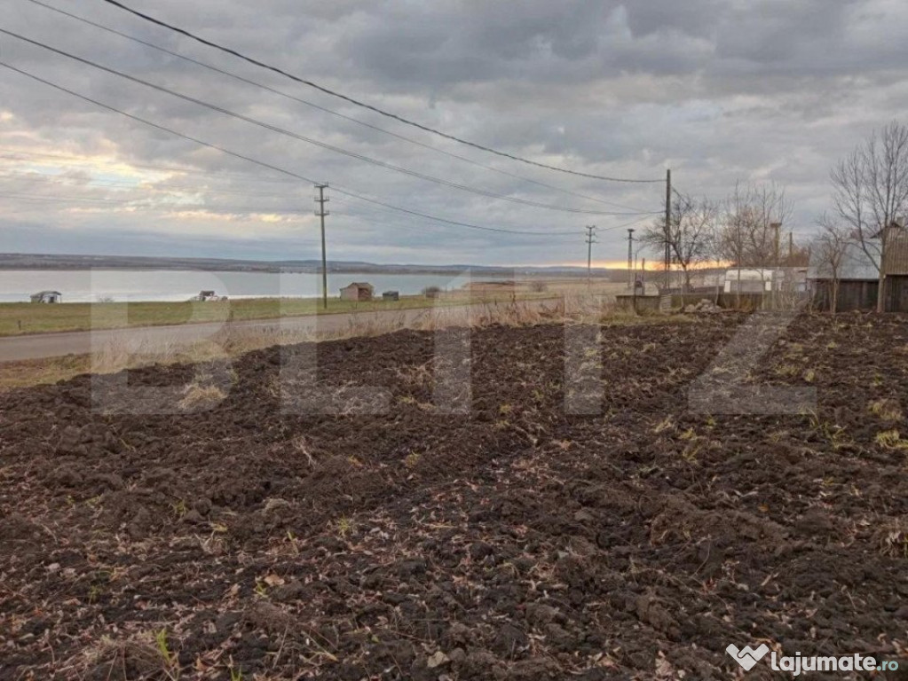 Teren intravilan 3600 mp -Gramesti (pret negociabil)