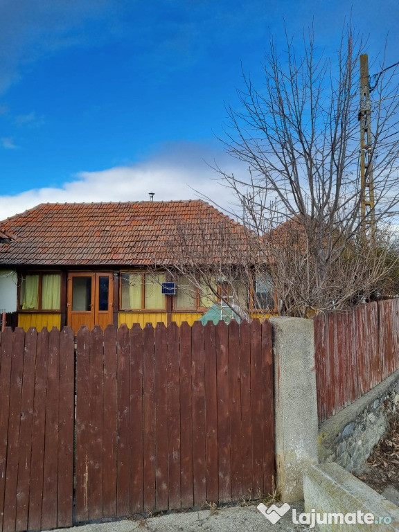 Proprietar, vând casă la curte în Berislăvești - la 7 km de Călimăneș