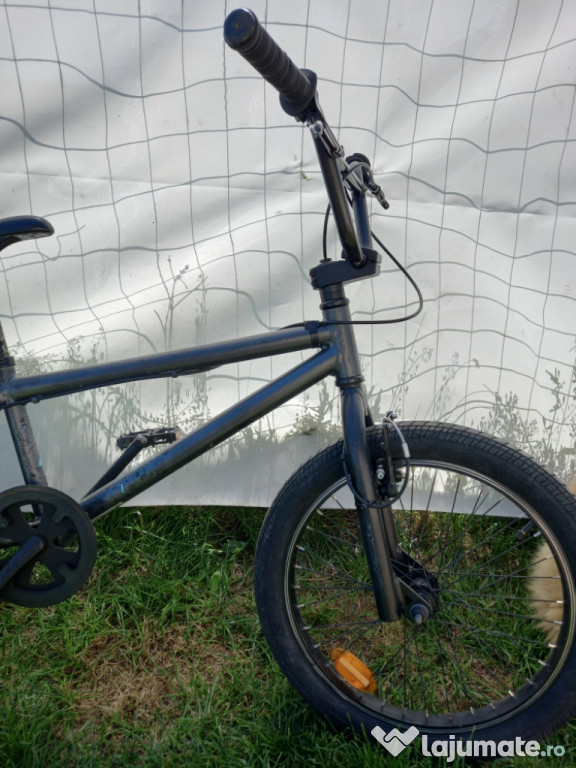 Vând bicicleta BMX