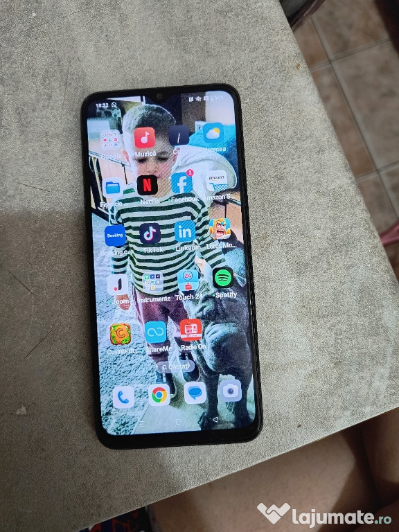 Vând telefon Oppo A77