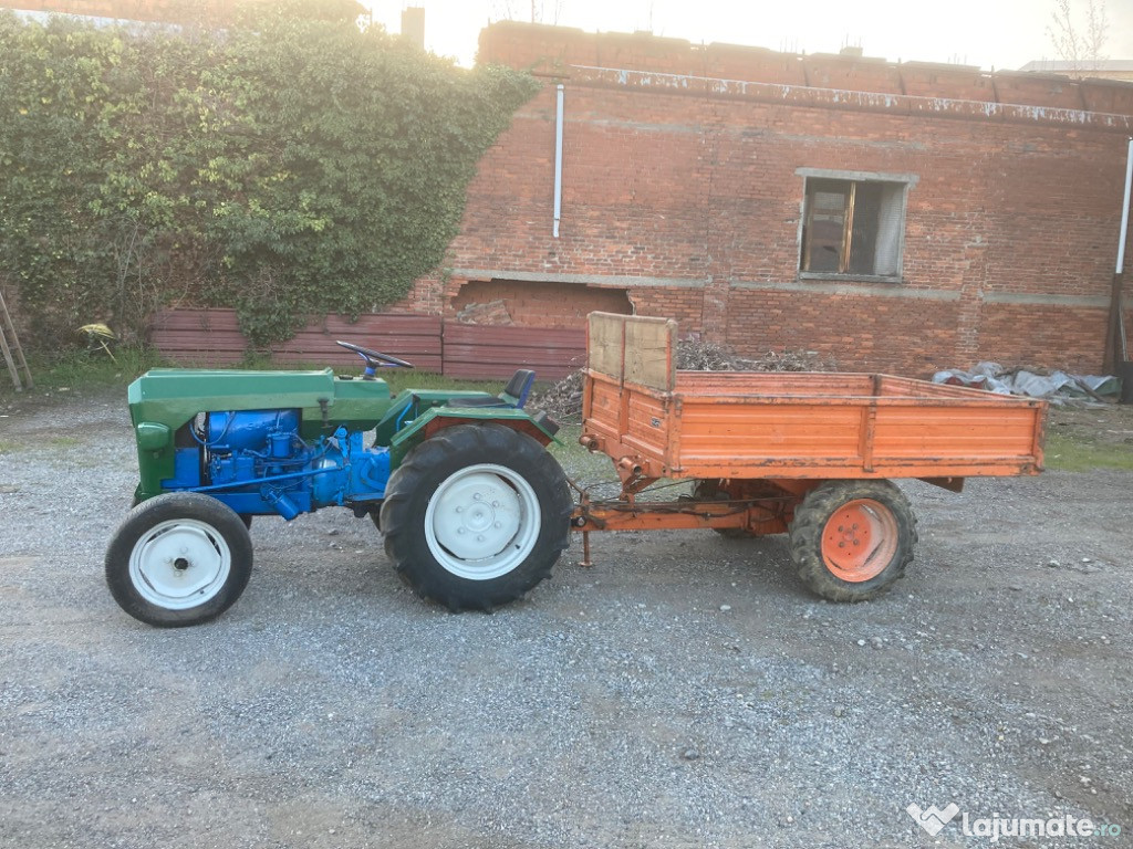 Tractor cu remorcă