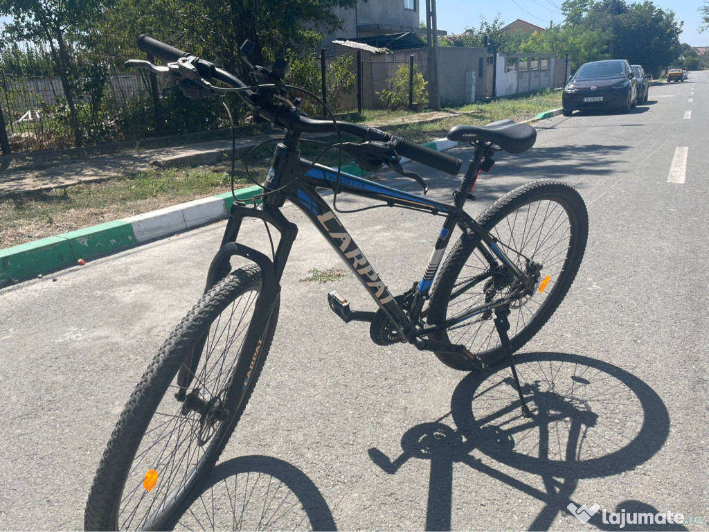 Bicicletă carpat inclusă cu lumini și suport telefon