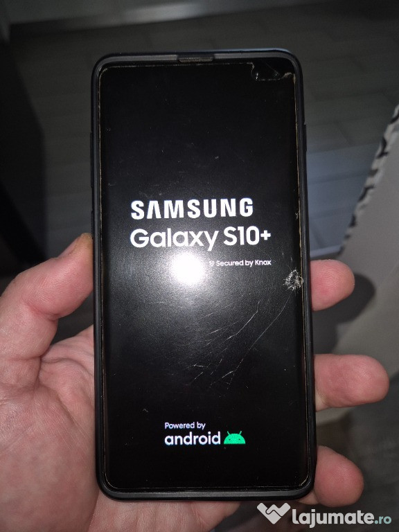 Telefon Samsung S10 plus cu ecranul spart - trebuie schimbat piese