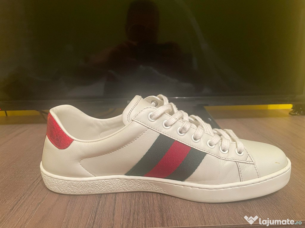 Vând adidași Gucci mărime 41